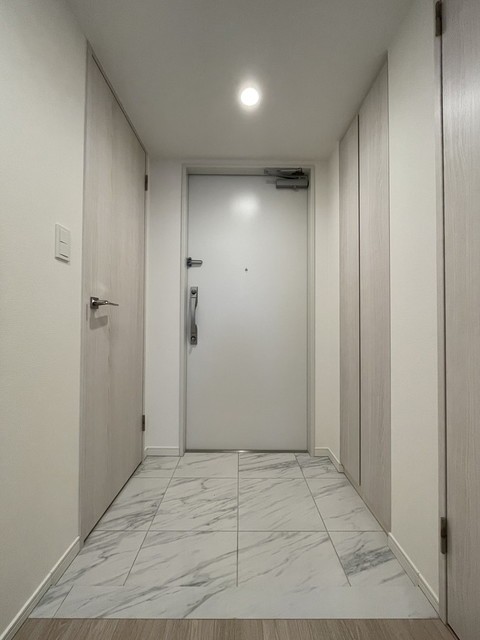※写真は同タイプ住戸です。(玄関)