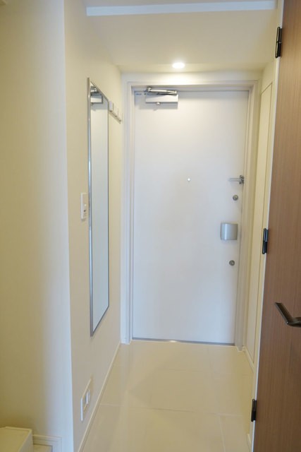 ※写真は同タイプ住戸です。(玄関)