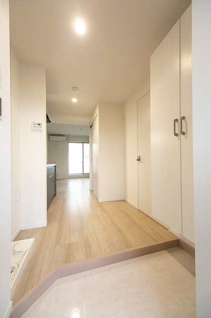 ※写真は同タイプ住戸です。(玄関)