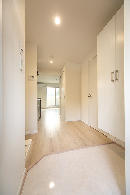 ※写真は同タイプ住戸です。(玄関)