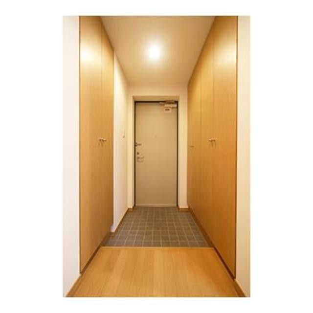 ※写真は同タイプ住戸です。(玄関)