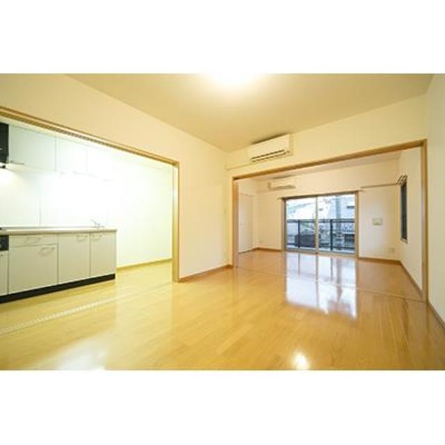 ※写真は同タイプ住戸です。(居間)