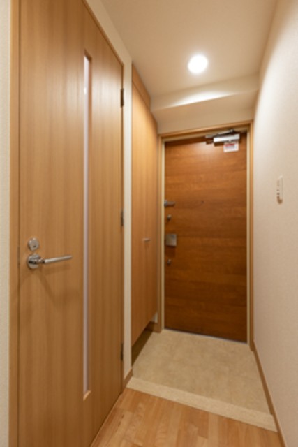 ※写真は同タイプ住戸です。(玄関)