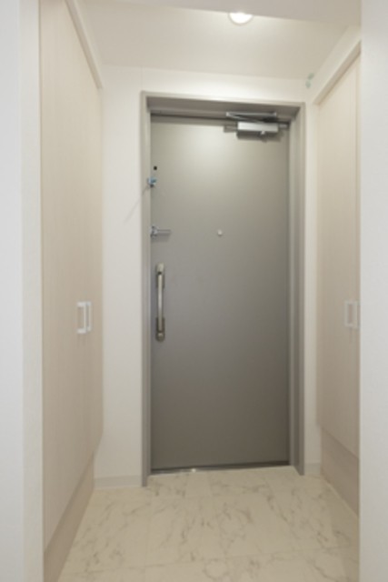 ※写真は同タイプ住戸です。(玄関)
