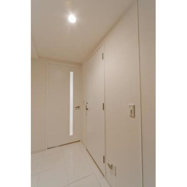 ※写真は同タイプ住戸です。(玄関)