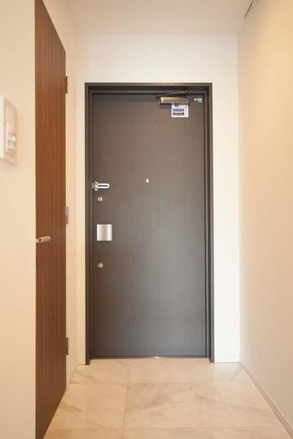 ※写真は同タイプ住戸です。(玄関)