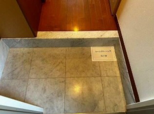 (玄関)