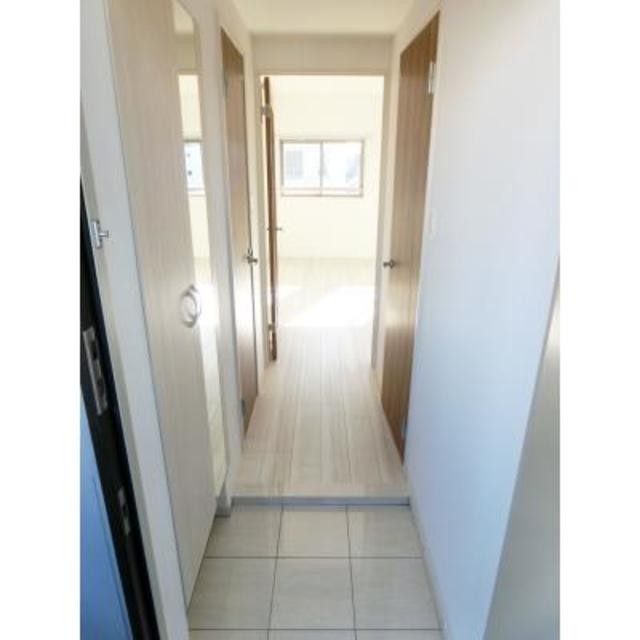 ※写真は同タイプ住戸です。(玄関)