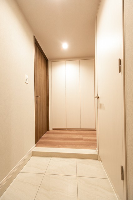 ※写真は同タイプ住戸です。(玄関)