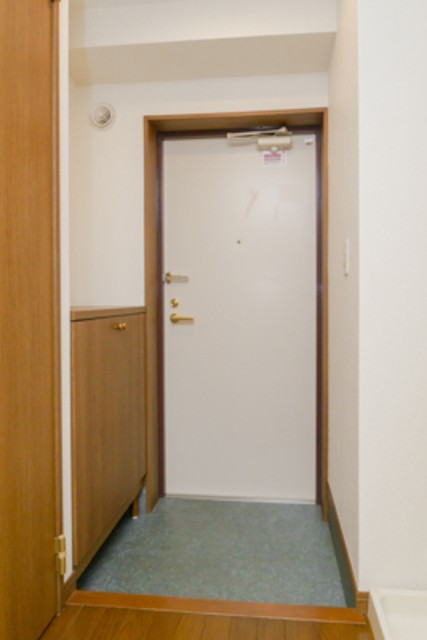 ※写真は同タイプ住戸です。(玄関)