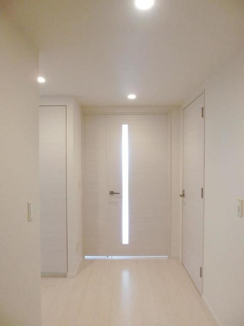 ※写真は同タイプ住戸です。(玄関)