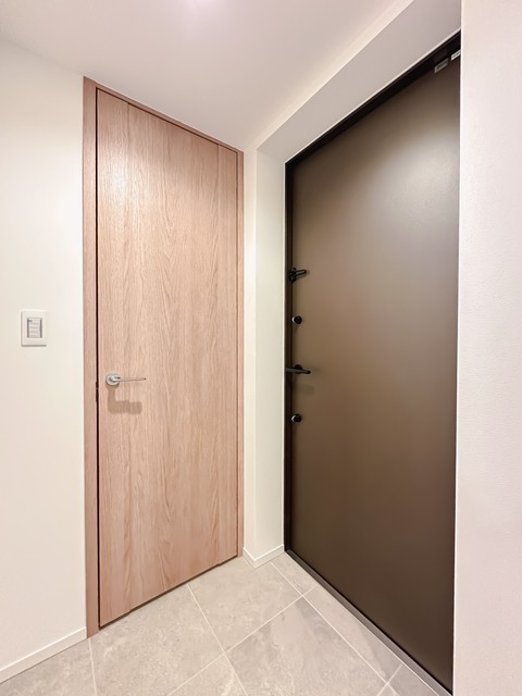 ※写真は同タイプ住戸です。(玄関)