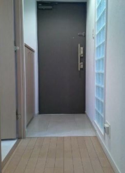 ※同仕様写真含むｄ(玄関)