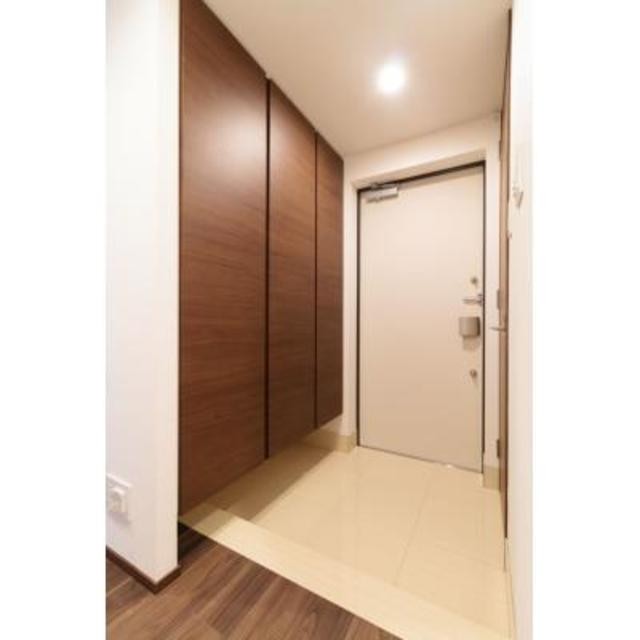 ※写真は同タイプ住戸です。(玄関)