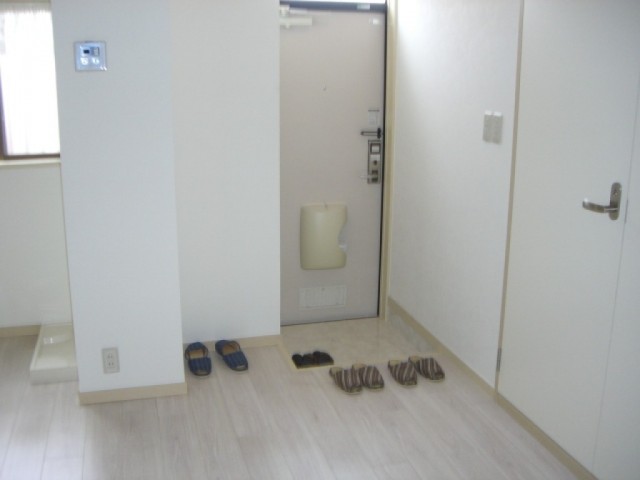 ※同仕様写真含む(玄関)