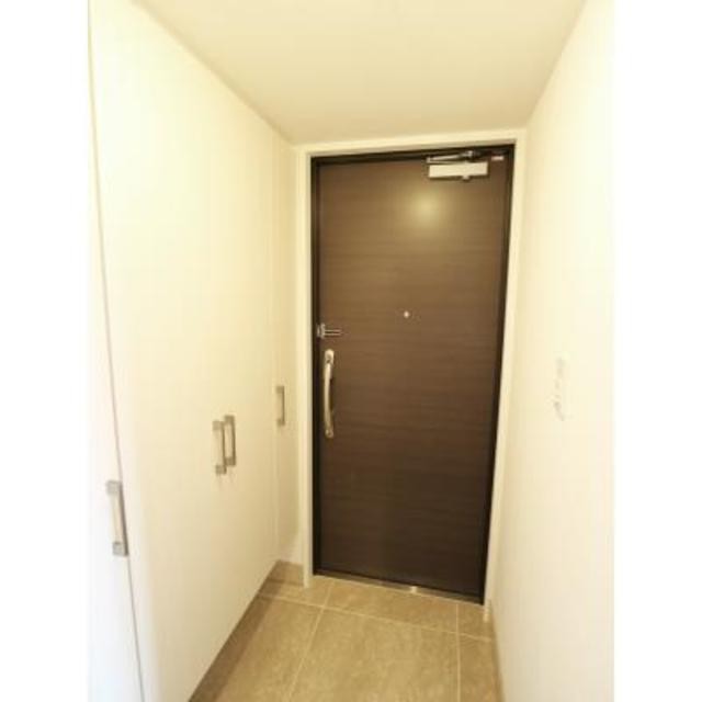 ※写真は同タイプ住戸です。(玄関)