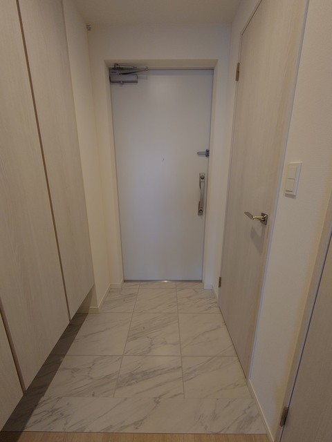 ※写真は同タイプ住戸です。(玄関)