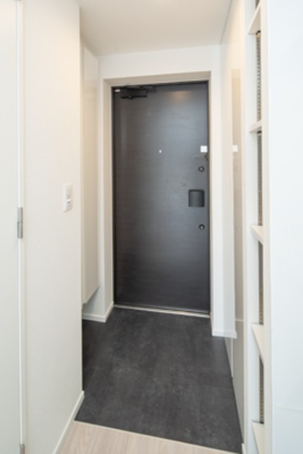 ※写真は同タイプ住戸です。(玄関)