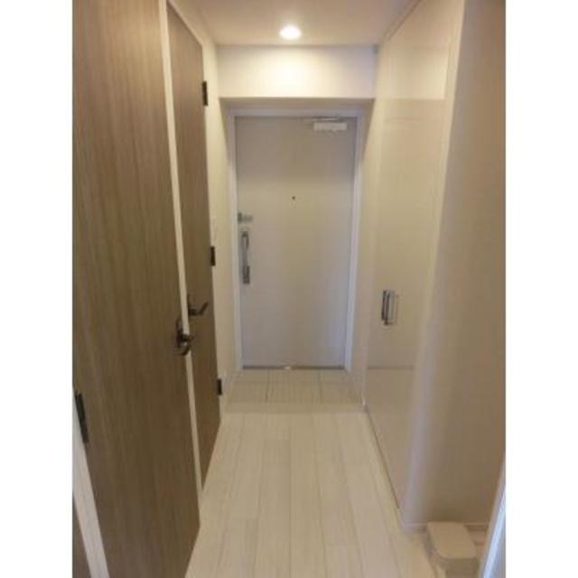 ※写真は同タイプ住戸です。(玄関)