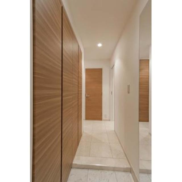 ※写真は同タイプ住戸です。(玄関)