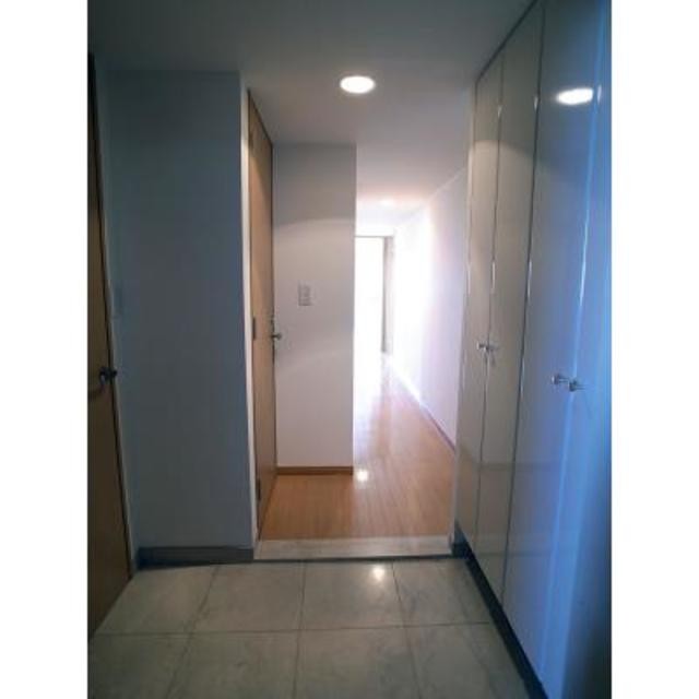 ※写真は同タイプ住戸です。(玄関)