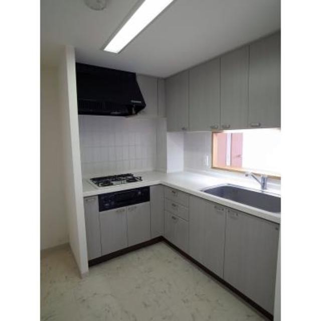 ※写真は同タイプ住戸です。(キッチン)