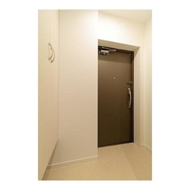 ※写真は同タイプ住戸です。(玄関)