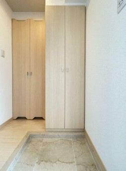 ※同仕様写真(玄関)