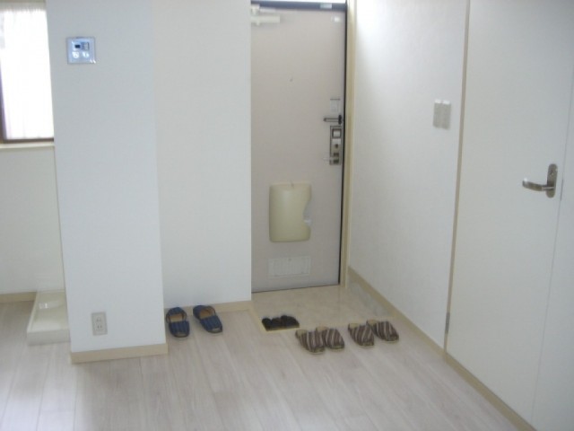 ※同仕様写真含む(玄関)