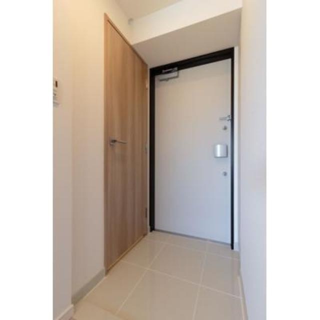 ※写真は同タイプ住戸です。(玄関)