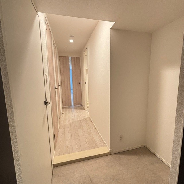 ※写真は同タイプ住戸です。(玄関)