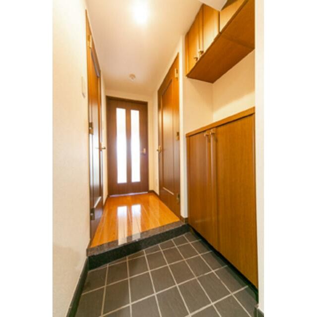 ※写真は同タイプ住戸です。(玄関)