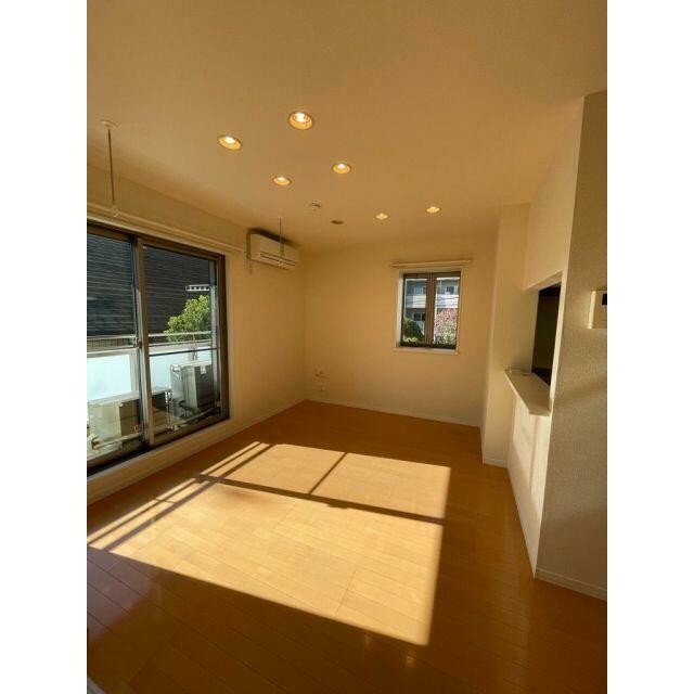 LDK10．8帖・2面採光(居間)