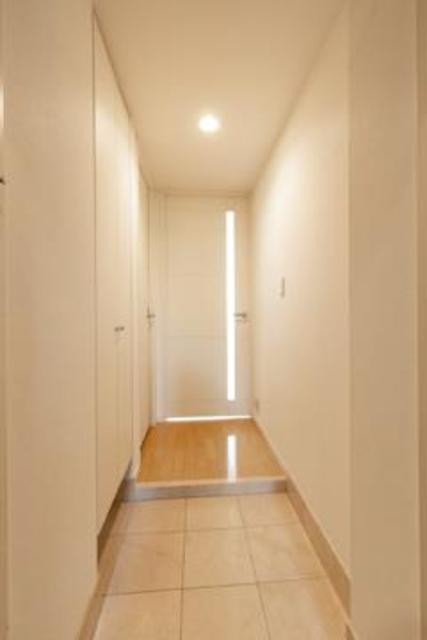 ※写真は同タイプ住戸です。(玄関)