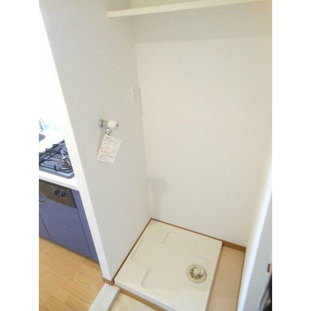 棚つき室内洗濯機置場