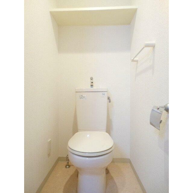 収納棚のあるトイレ(内装)