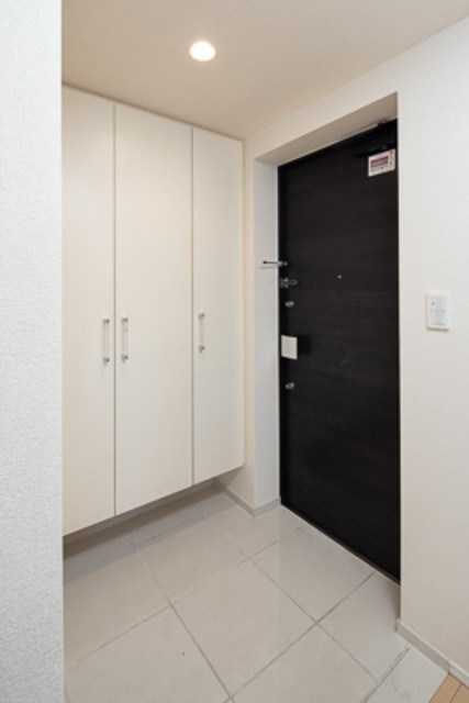 ※写真は同タイプ住戸です。(玄関)