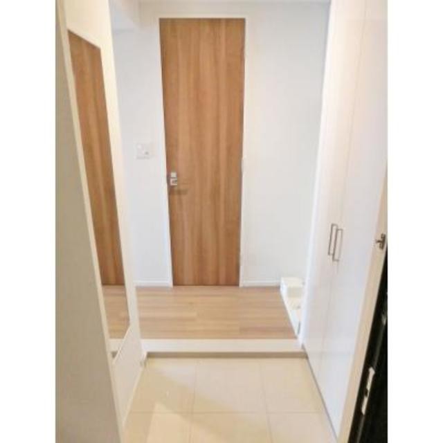 ※写真は同タイプ住戸です。(玄関)