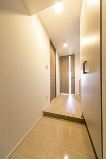 ※写真は同タイプ住戸です。(玄関)