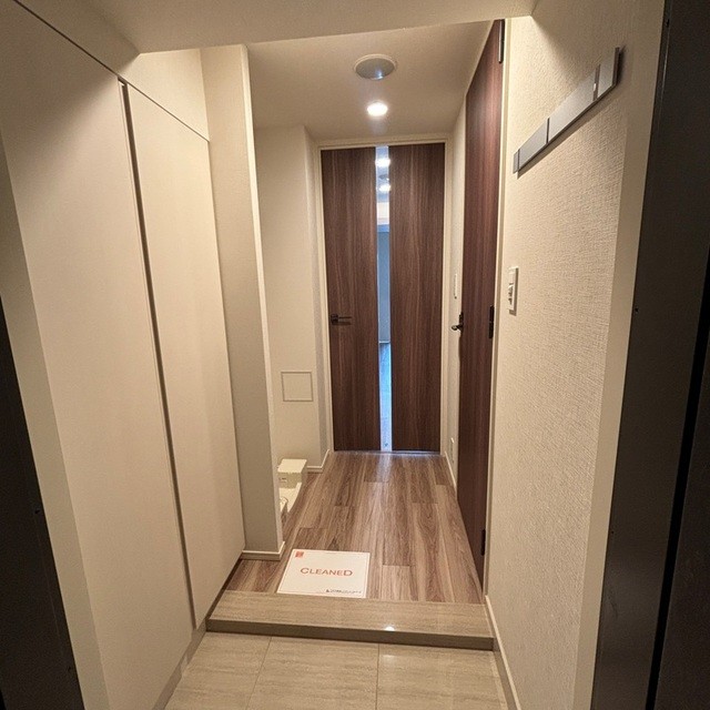 ※写真は同タイプ住戸です。(玄関)