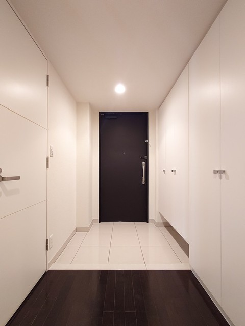 ※写真は同タイプ住戸です。(玄関)