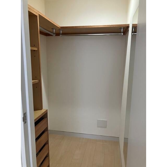 ウォークインクローゼット(内装)