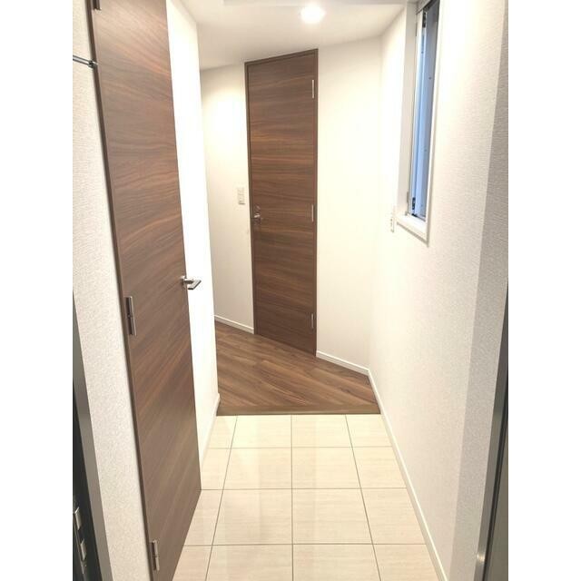 ※写真は同タイプ住戸です。(玄関)