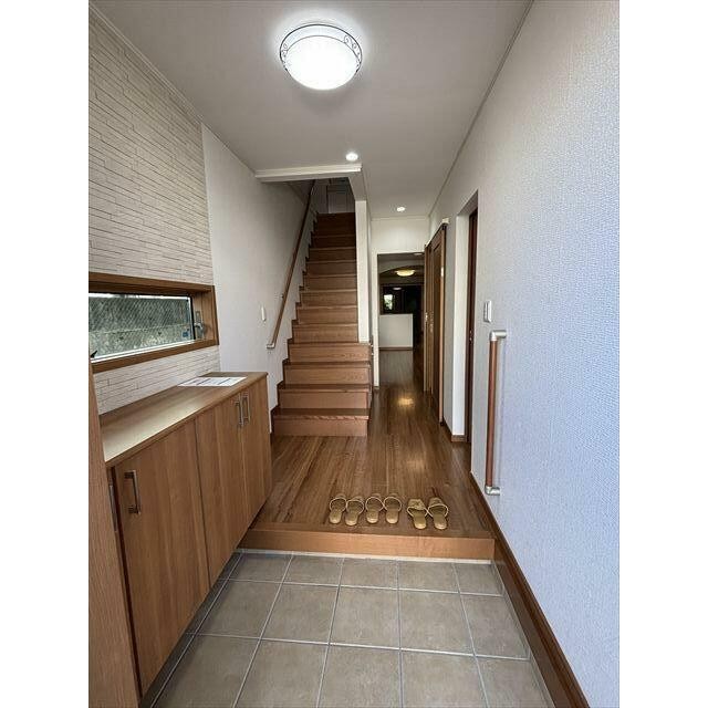 玄関横シューズボックス有り(玄関)