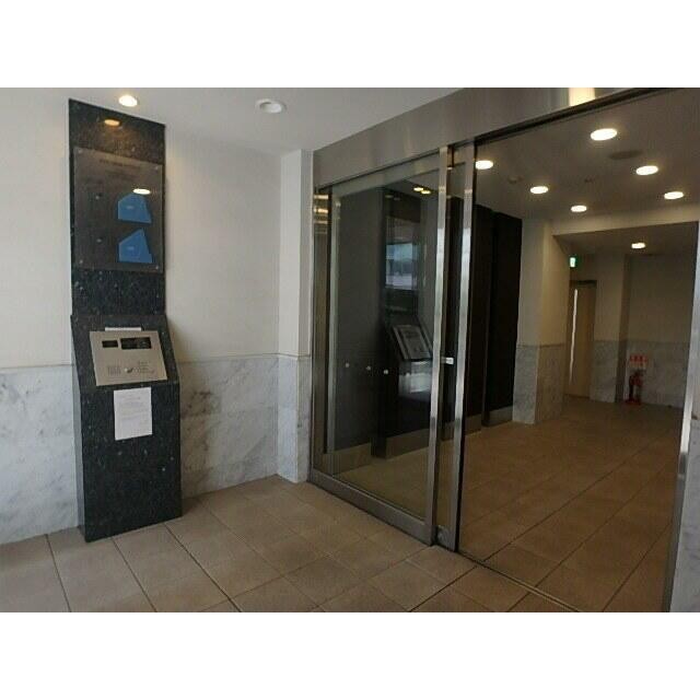 オートロック仕様です(その他建物画像)