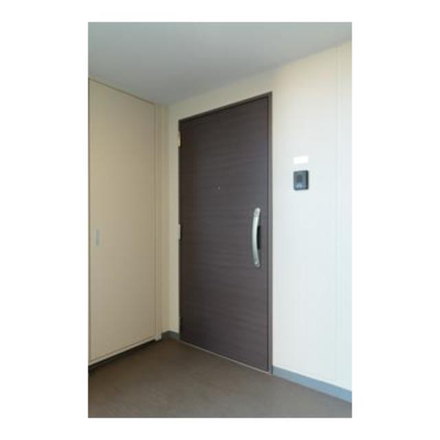 ※写真は同タイプ住戸です。(玄関)