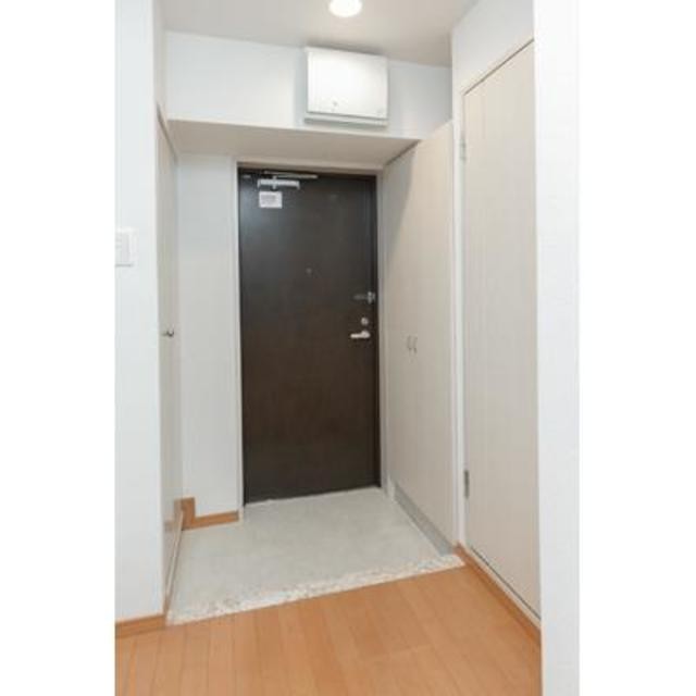 ※写真は同タイプ住戸です。(玄関)