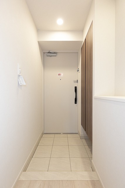 ※写真は同タイプ住戸です。(玄関)