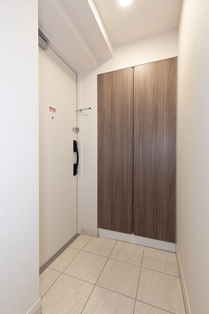 ※写真は同タイプ住戸です。(玄関)