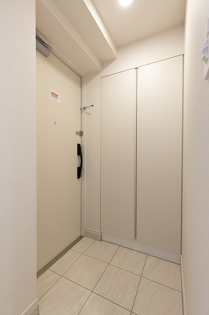 ※写真は同タイプ住戸です。(玄関)